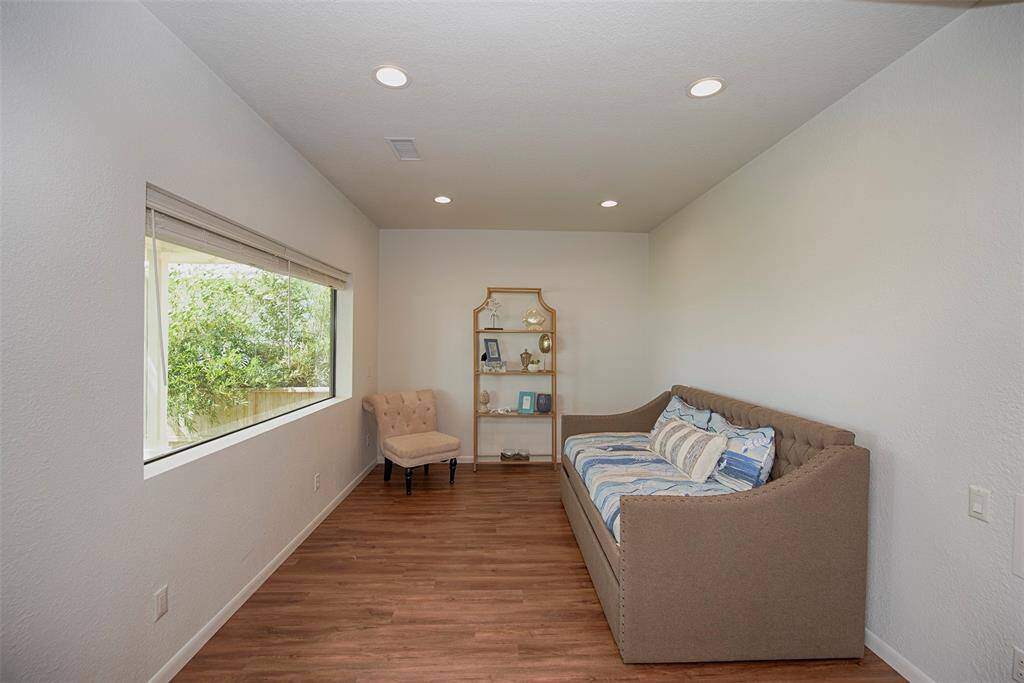 Sitting area in master. Daybed with twin pull out mattress and top mattress to sleep additional guests.