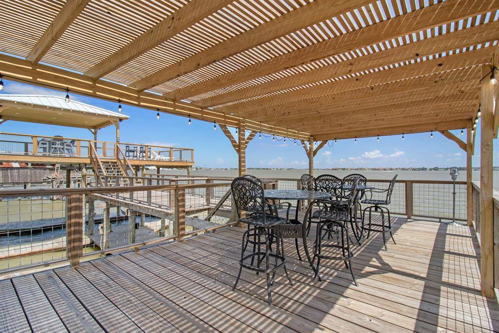 Second level sitting area with terrace.