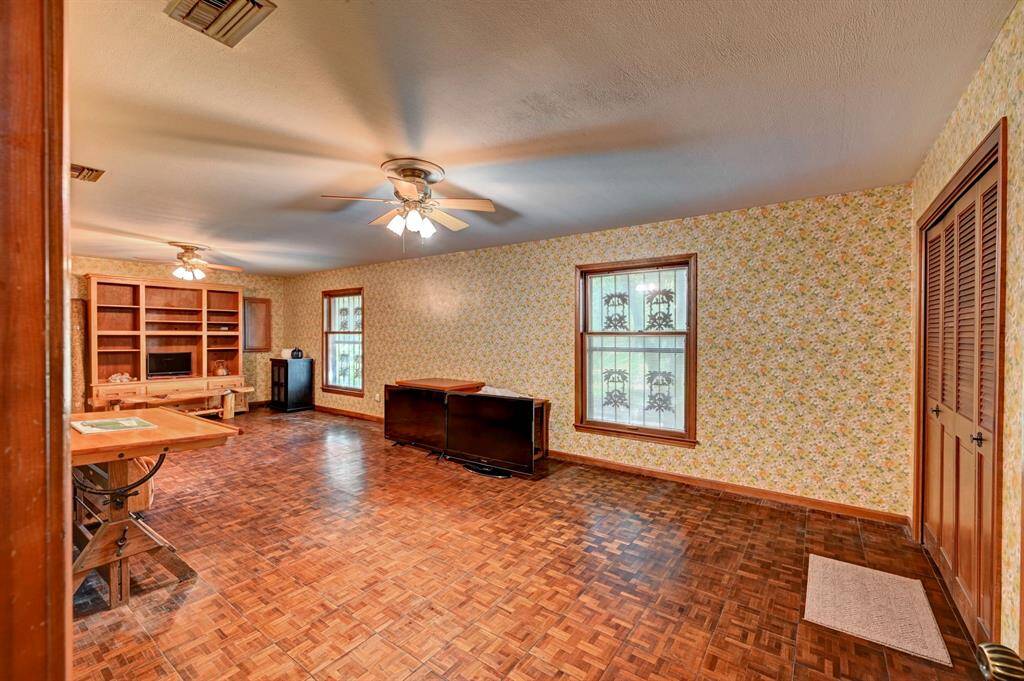 This is the den! Spacious room could be fouth bedroom?