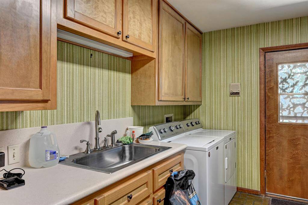 Double sink in the utility!
