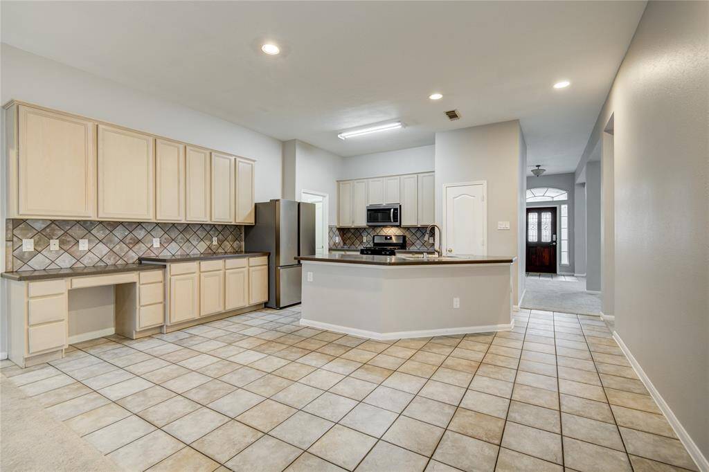 Kitchen with island