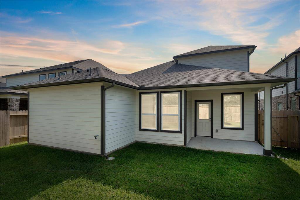 Come and see this spacious backyard with its beautiful covered patio. There is plenty of room for the kids to play and adults to relax! Perfect for your outdoor living space, patio furniture, bbq pit, and so much more. The possibilities are endless!