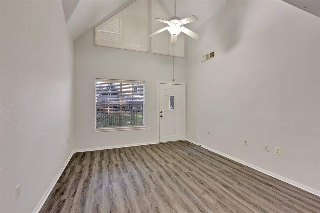 You will love the tall ceiling.