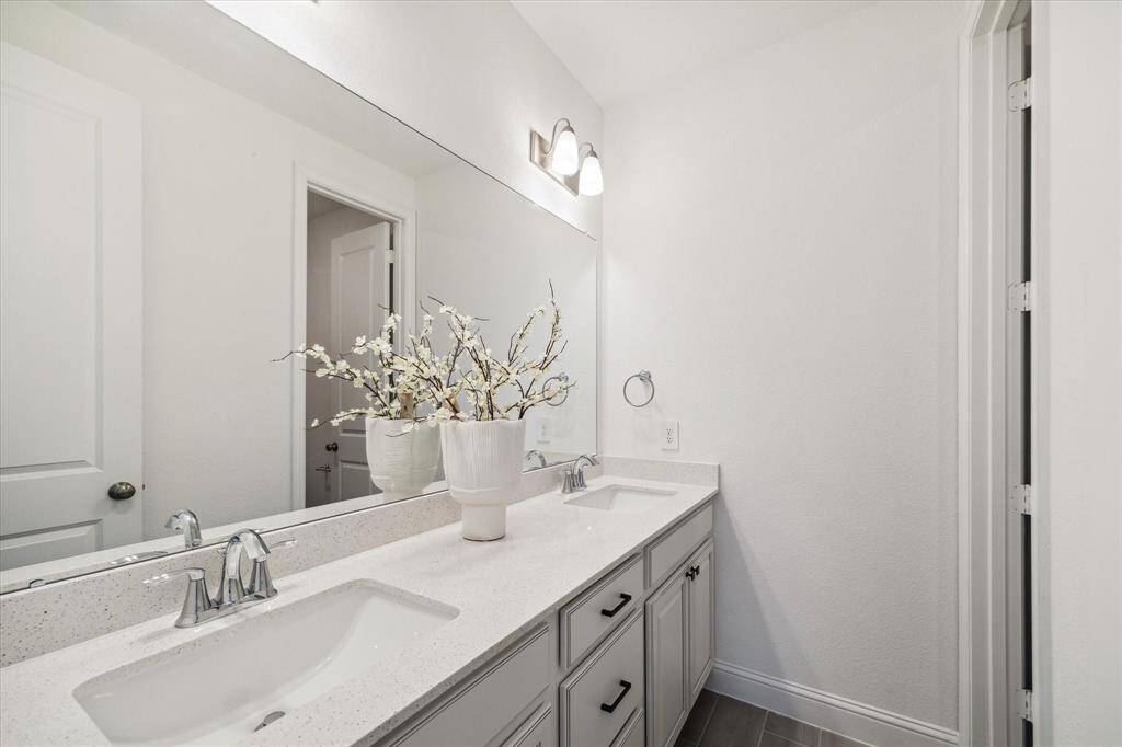 Guest bathroom downstairs