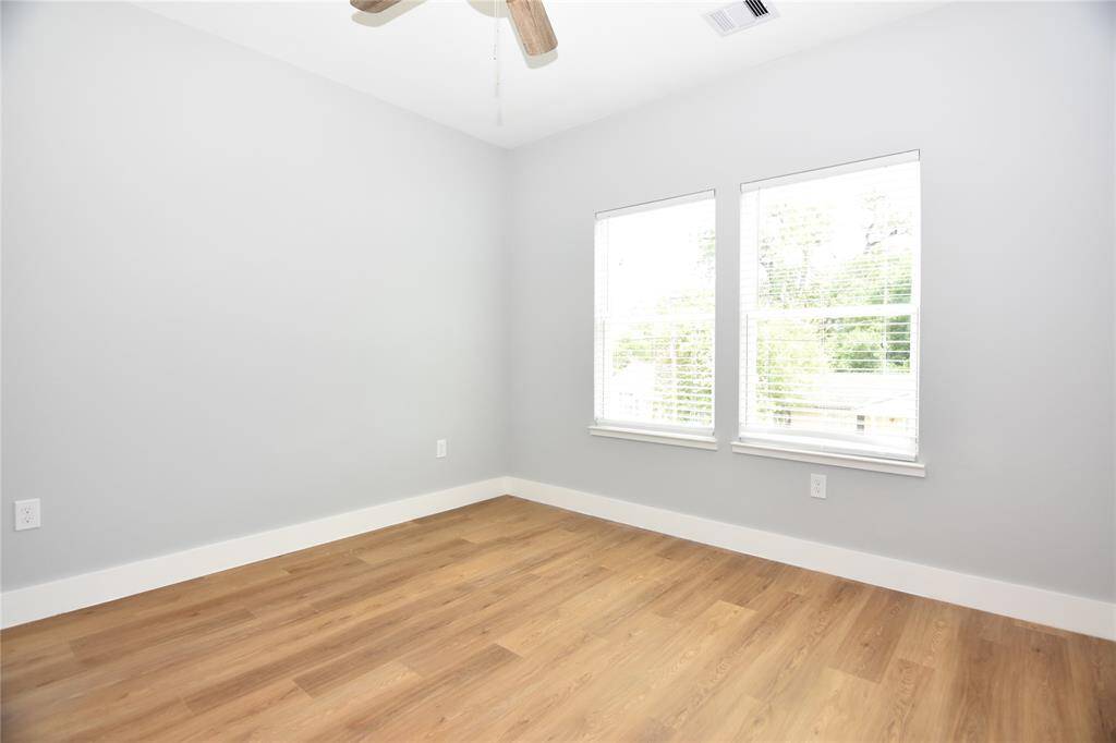 Secondary bedroom