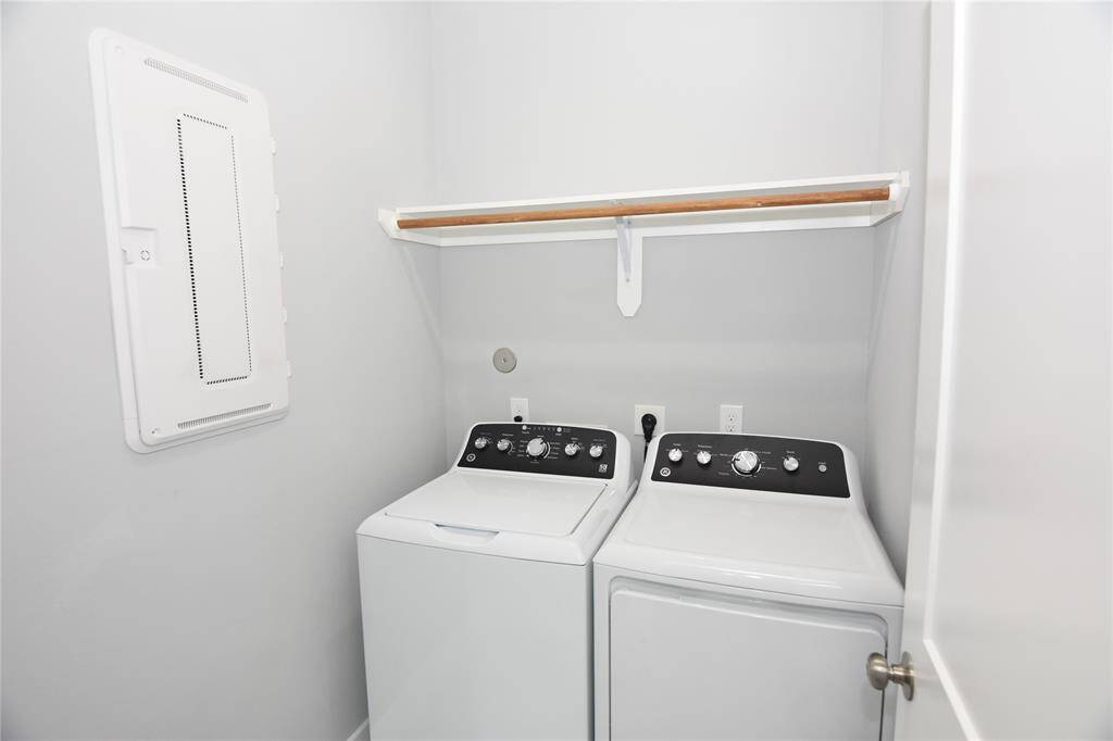 Laundry room conveniently located on 2nd floor