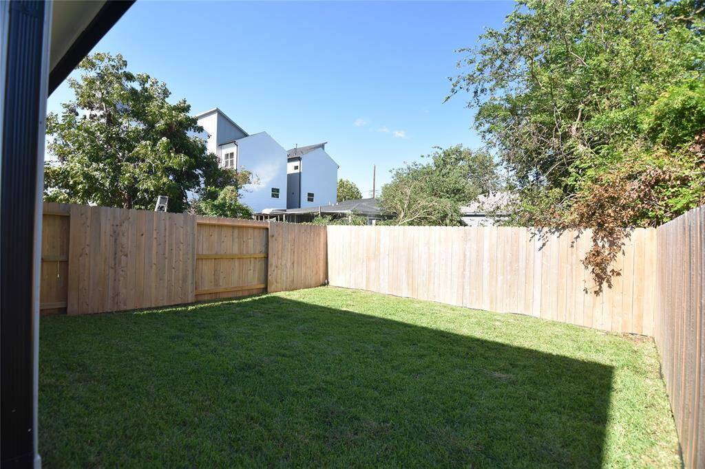 Spacious back yard!