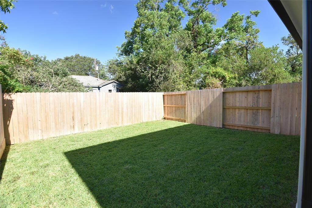 Spacious back yard!