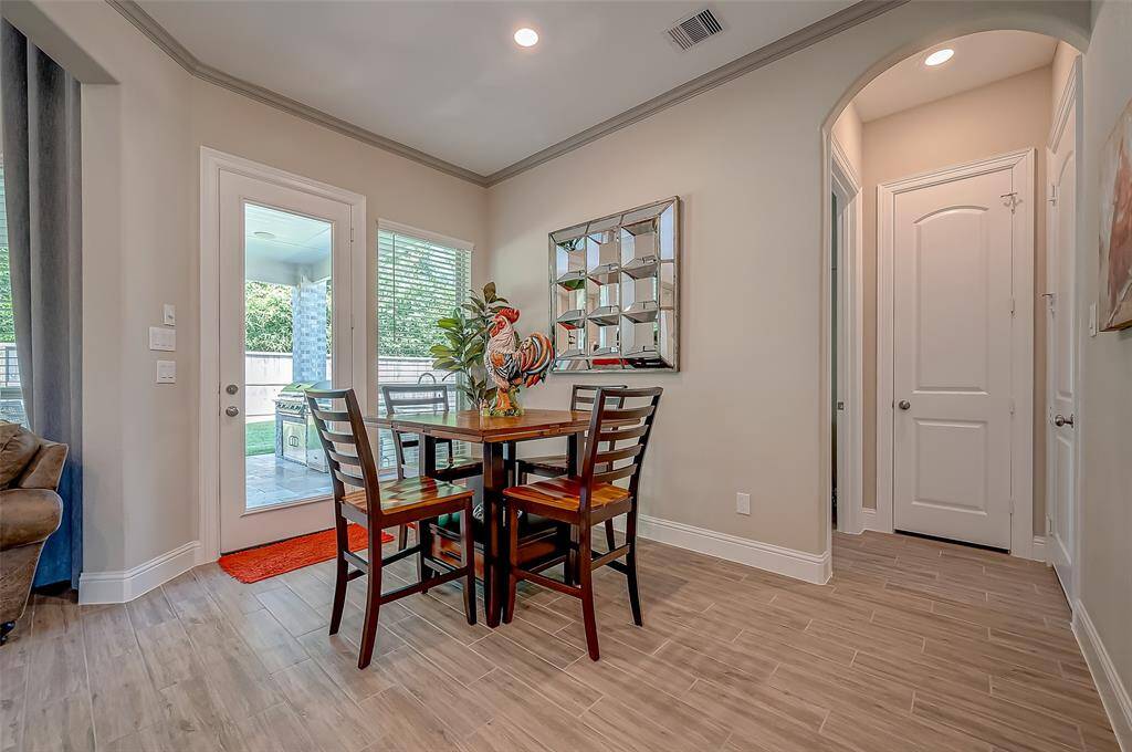 Begin each day in style with a beautifully appointed breakfast area.