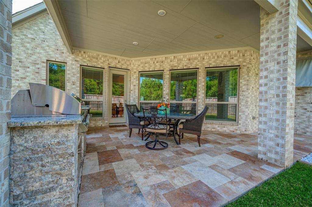 Another view of this gorgeous outdoor space.