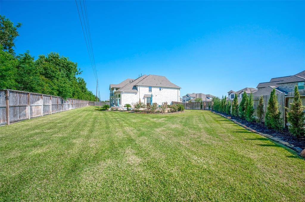 The large yard also features well-designed landscaping that enhances its natural beauty while providing functional areas for leisure. Whether it’s a serene garden, a charming outdoor dining area, or a cozy fire pit for evening gatherings, the possibilities are endless.