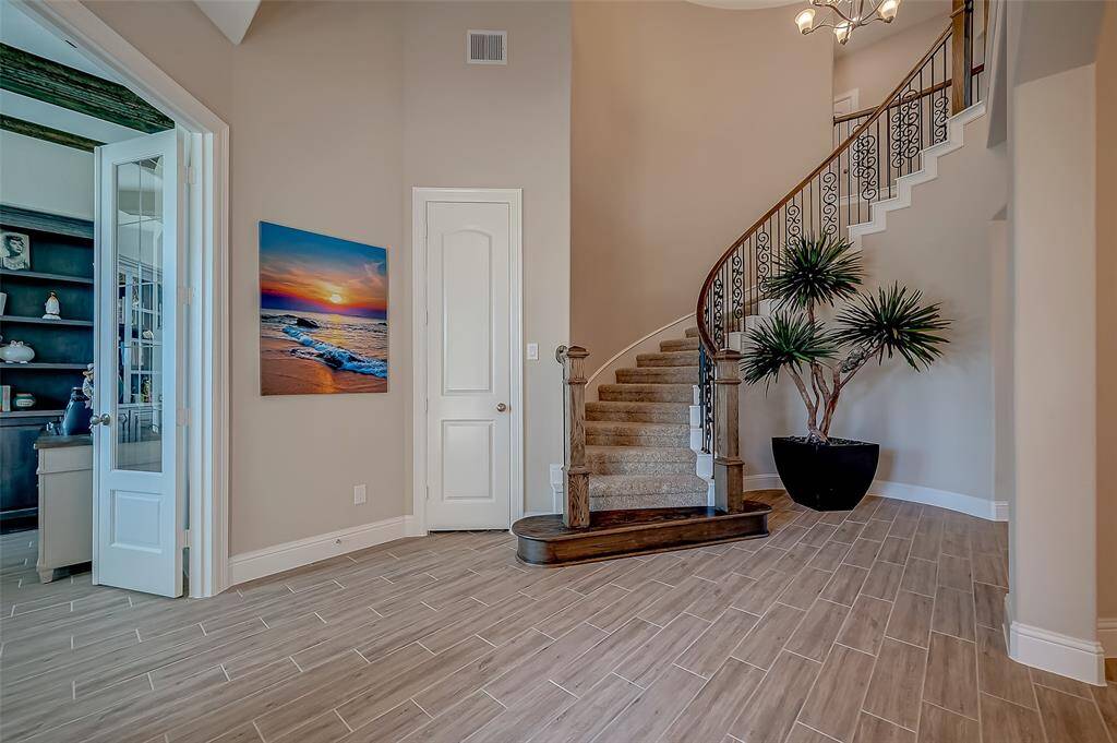 Crafted with meticulous attention to detail, the staircase boasts a graceful spiral design that draws the eye upward, creating an impressive visual statement.