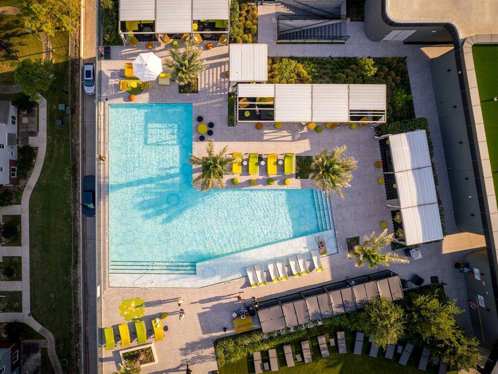Thmpson and Residences a the Allen aquatic area.