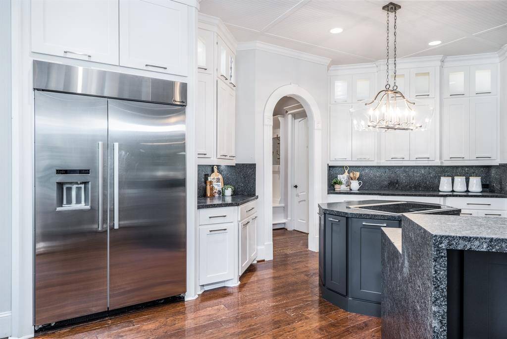 Other features include soft-close drawers, built-in Thermador fridge, and stainless appliances.