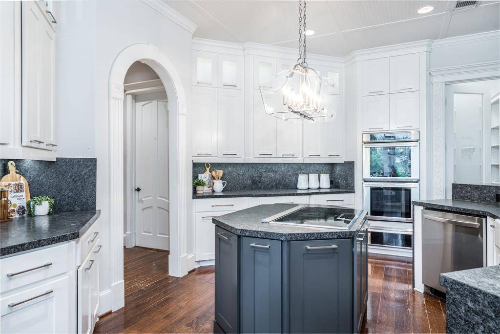 Thanksgiving will be a breeze with the double ovens and walk-in pantry.