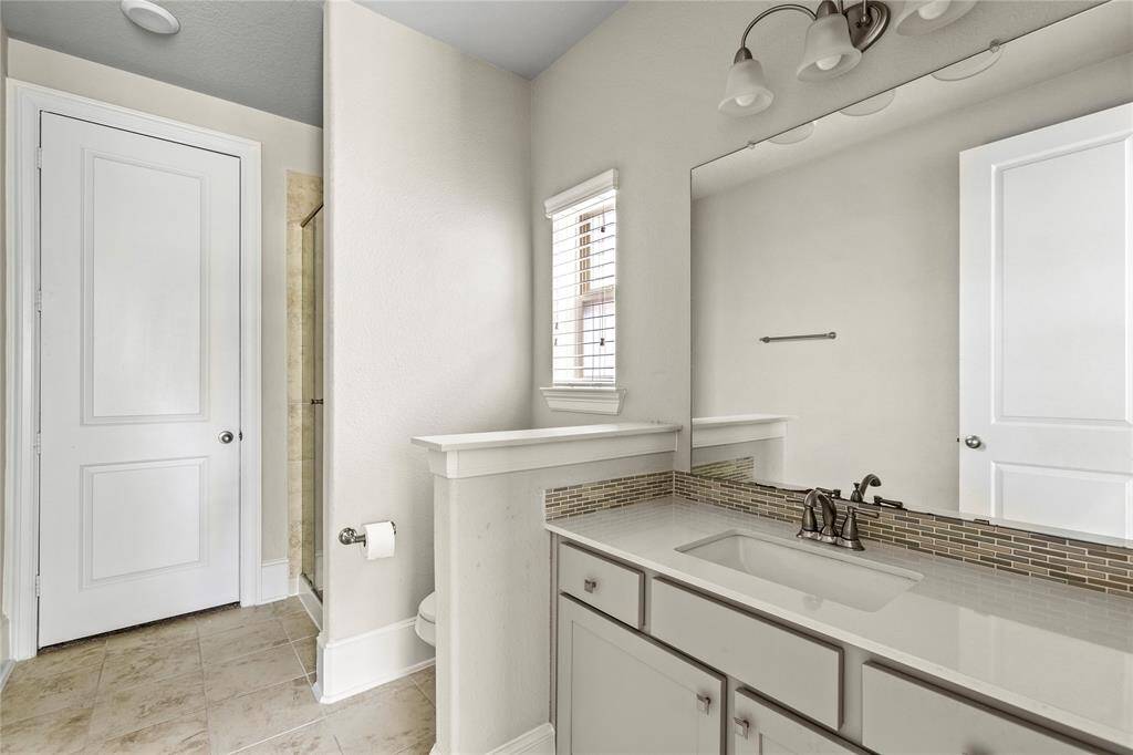 Ensuite Bathroom downstairs.