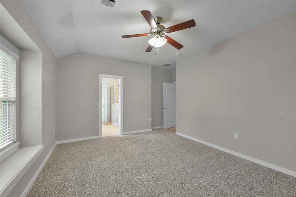 Very Specious Primary bedroom