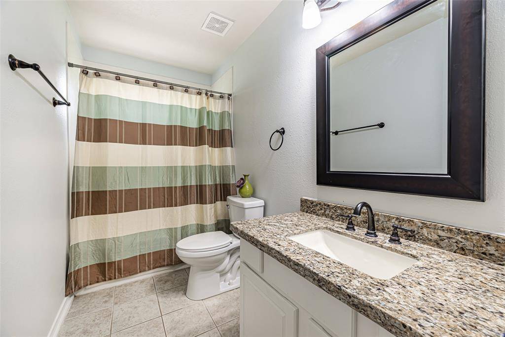 Secondary guest bathroom.