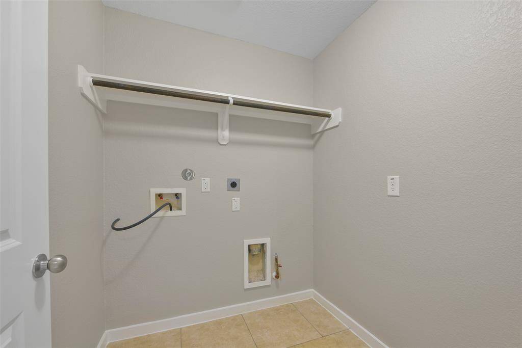 Utility room with option for a gas or electric drier
