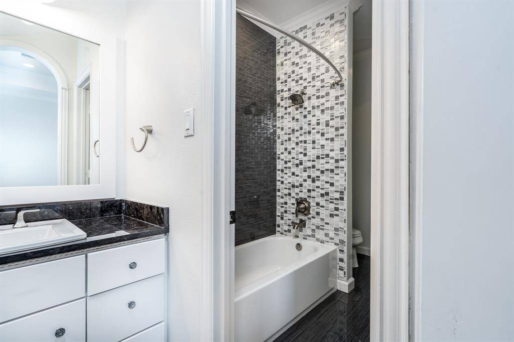 Another updated full bath, there are 5 full baths in this home.