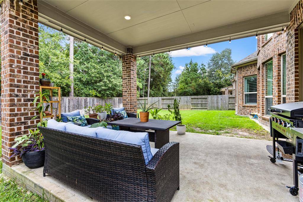 Huge Covered patio area off breakfast room.