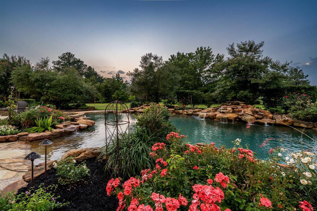 No backyard neighbors makes for a tranquil evening by the pool.