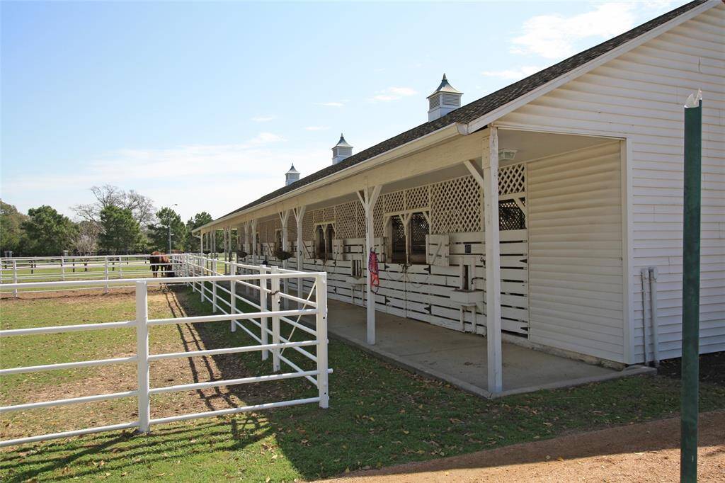 This home is located just down the street from the historic equestrian center that gives Gleannloch its name.