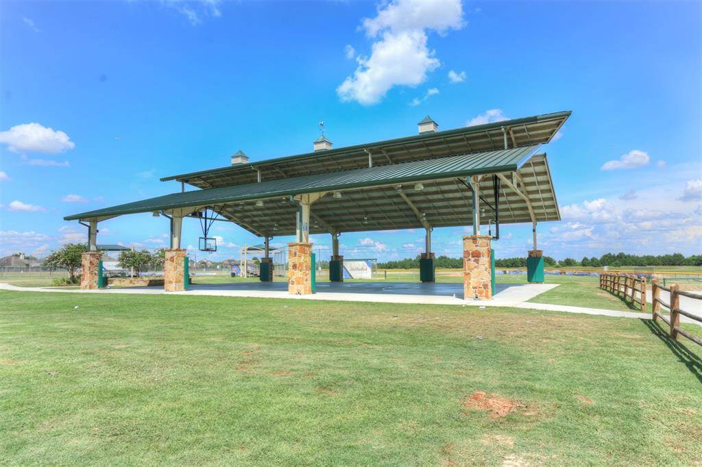 The subdivision also offers pickle ball courts, tennis courts, parks, baseball fields (lots of little league activity), soccer fields, workout center...