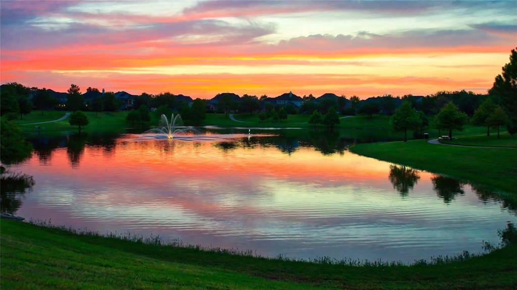 There are several lakes, miles of walking trails, horseback riding trails, a dog park, clubhouse you can rent for events, and so much more!