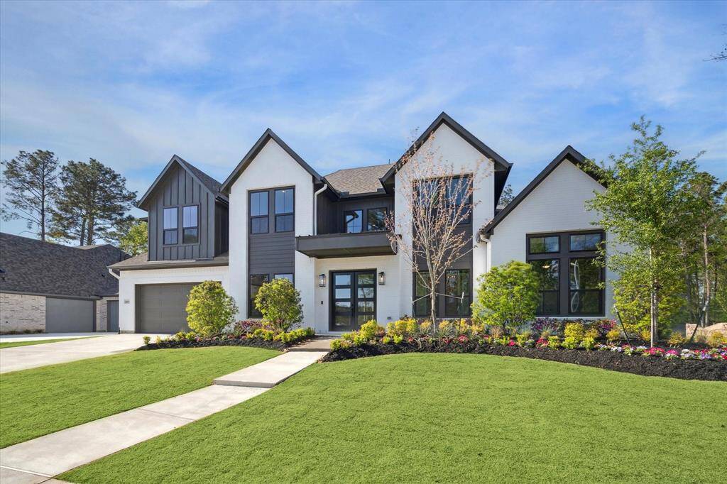 Jamestown Estate Homes is the custom builder in ARTAVIA. We have our own section with 80' wide homesites--the largest in the neighborhood.