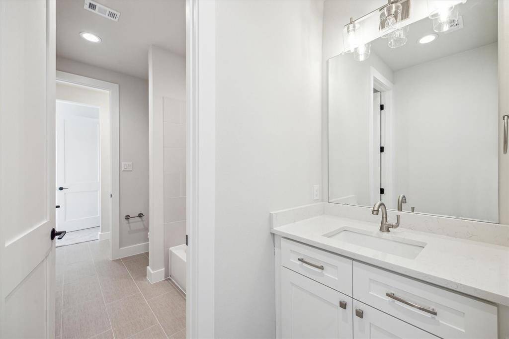 The other private vanity for the Hollywood Bath