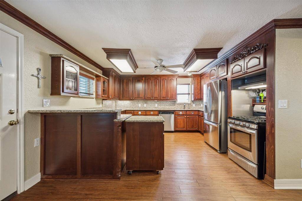 Another view of the kitchen.