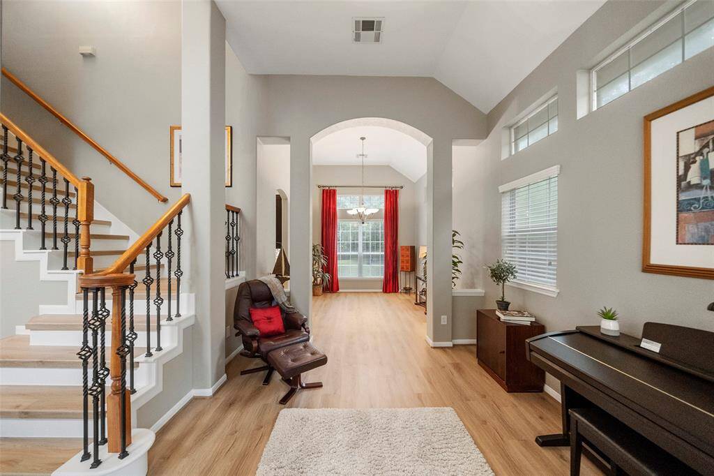 Secondary living & dining area