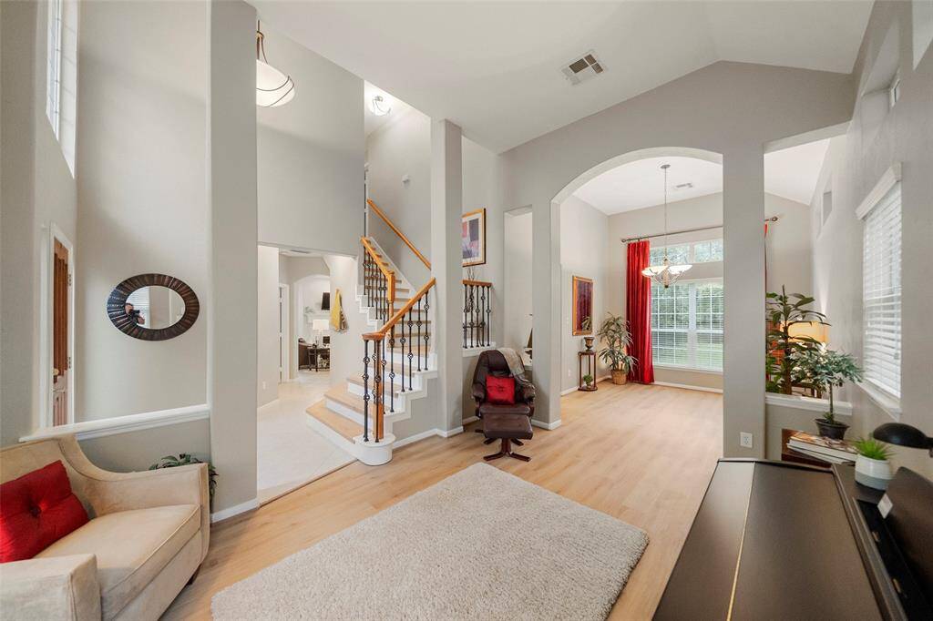 High ceilings & vinyl plank flooring