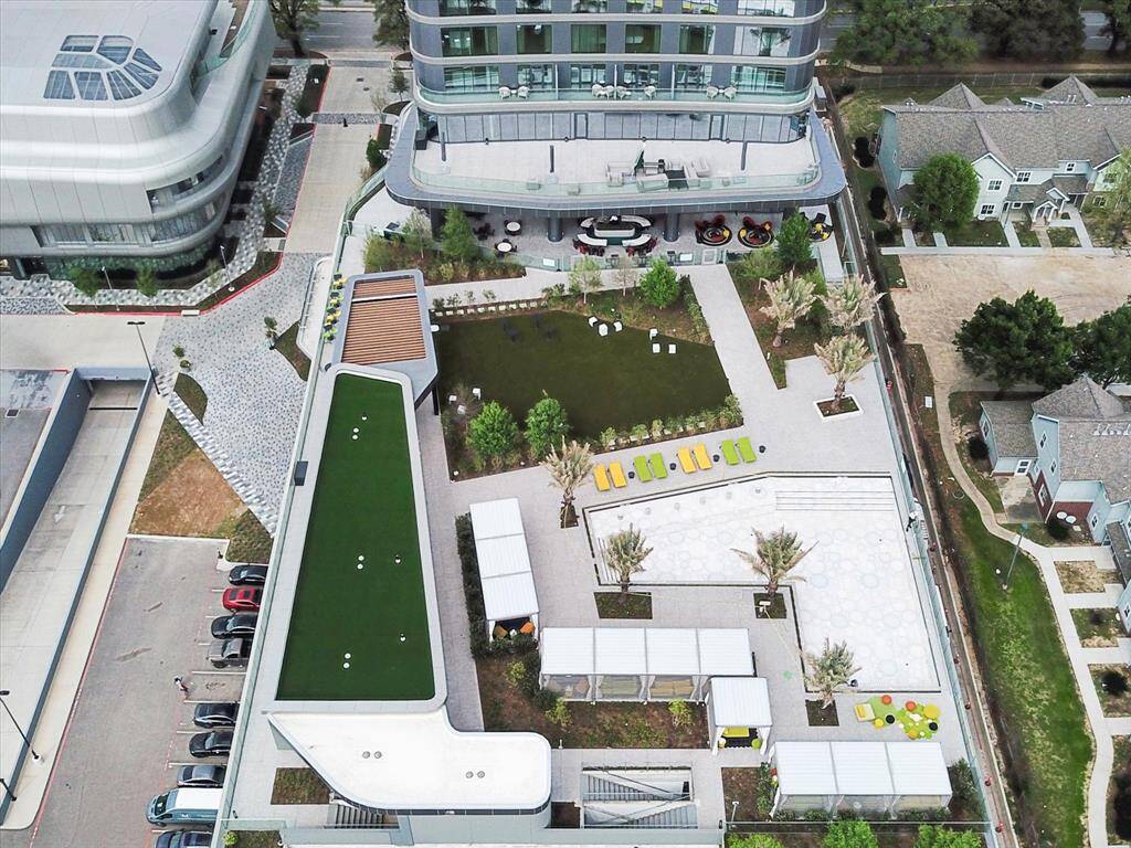 The Allen and Thompson features 4 onsite restaurants, upscale retail shopping, and a state-of-the-art fitness center and pool.