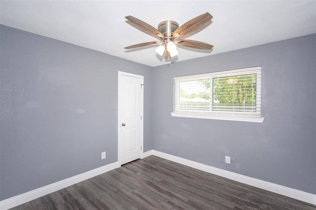 Another generous size bedroom.