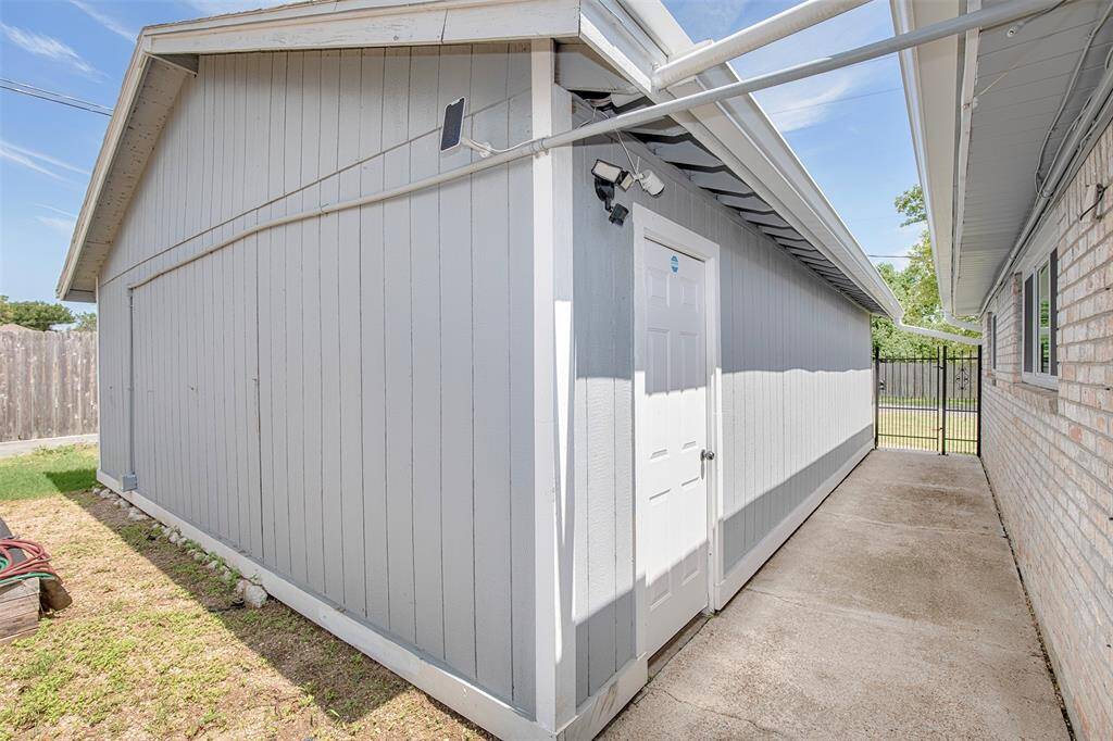 Access to the garage from the backyard.