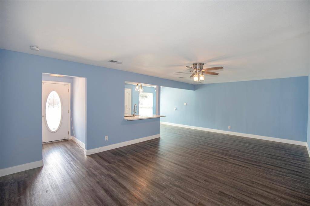 With this fantastic open floorpan, entertaining is a breeze.