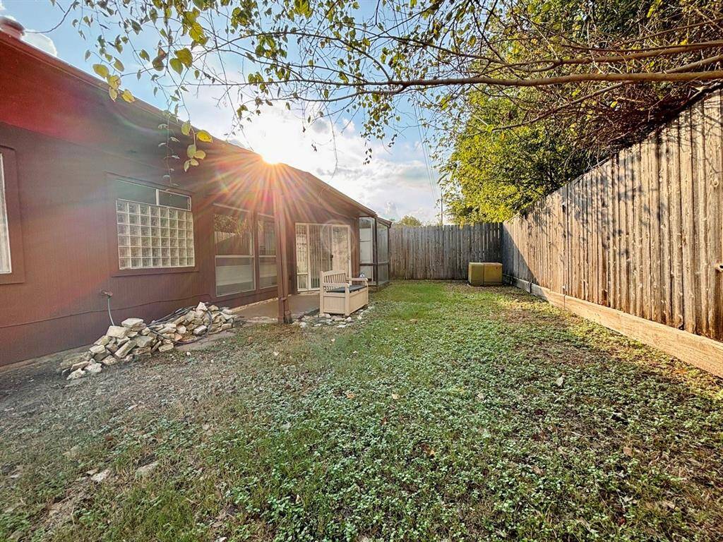 Charming backyard that backs up into a greenway