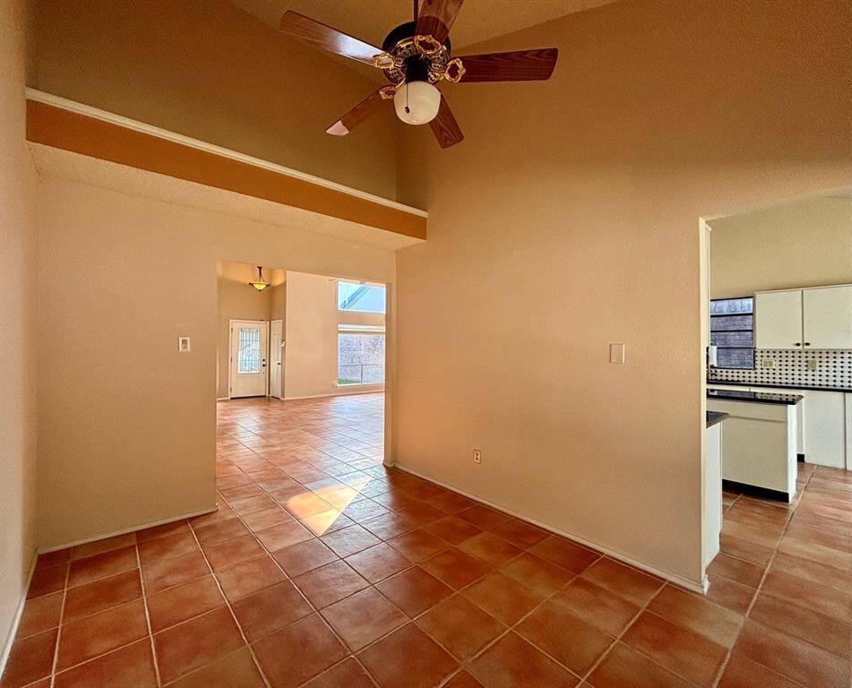 Intimate dining room with a cozy and welcoming setting for gatherings.