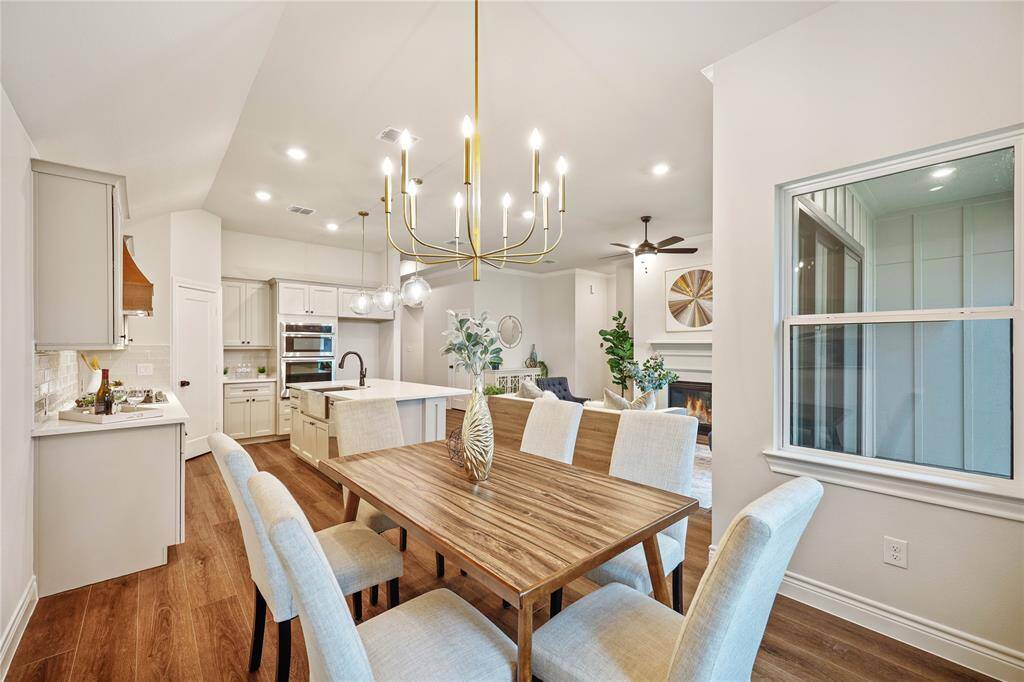 Spacious dining with seating for 6.