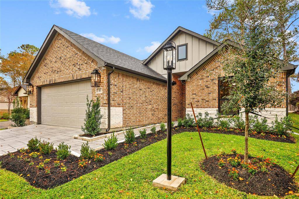 A Bentwater signature!  Each home comes with a yard light.  This one matches the oversized coach lights and is on a photocell so you never forget to turn it off!