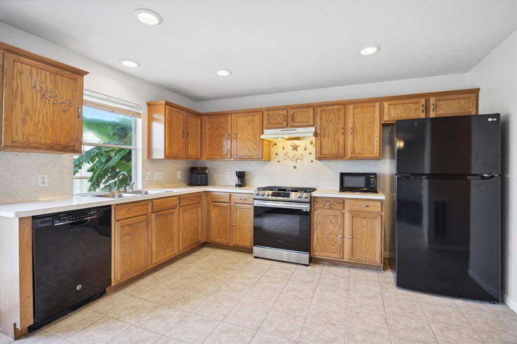 Refrigerator stays.