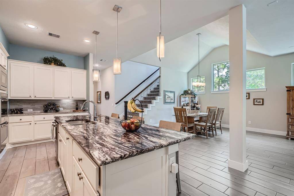 Wonderful open floor plan! The kitchen opens to the dining area as well as the living area - great for entertaining.