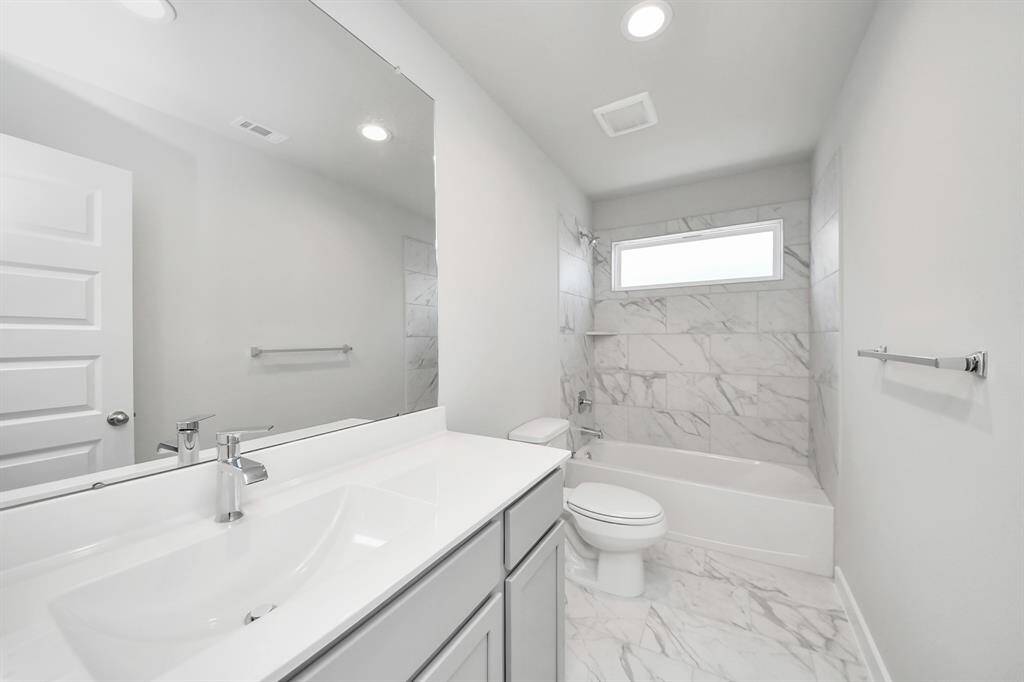 Come and see this spacious backyard with its beautiful covered patio. There is plenty of room for the kids to play and adults to relax. Perfect for your outdoor living space, patio furniture, bbq pit, and so much more. The possibilities are endless!