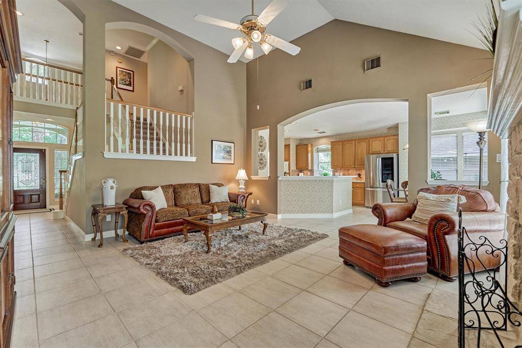 Open floor plan great for entertaining