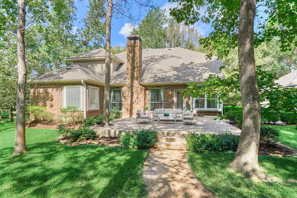 Serene Retreat! Discover an impeccably crafted residence, complete with a 3-car garage, Barnmaster barn, and horse pastures.