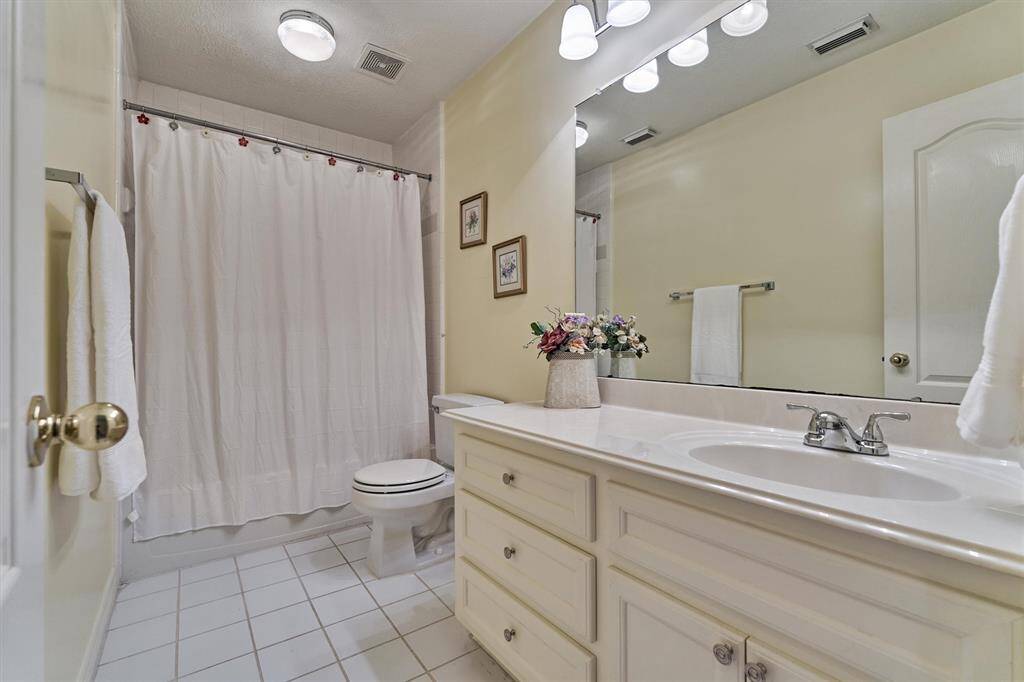Another upstairs full bathroom