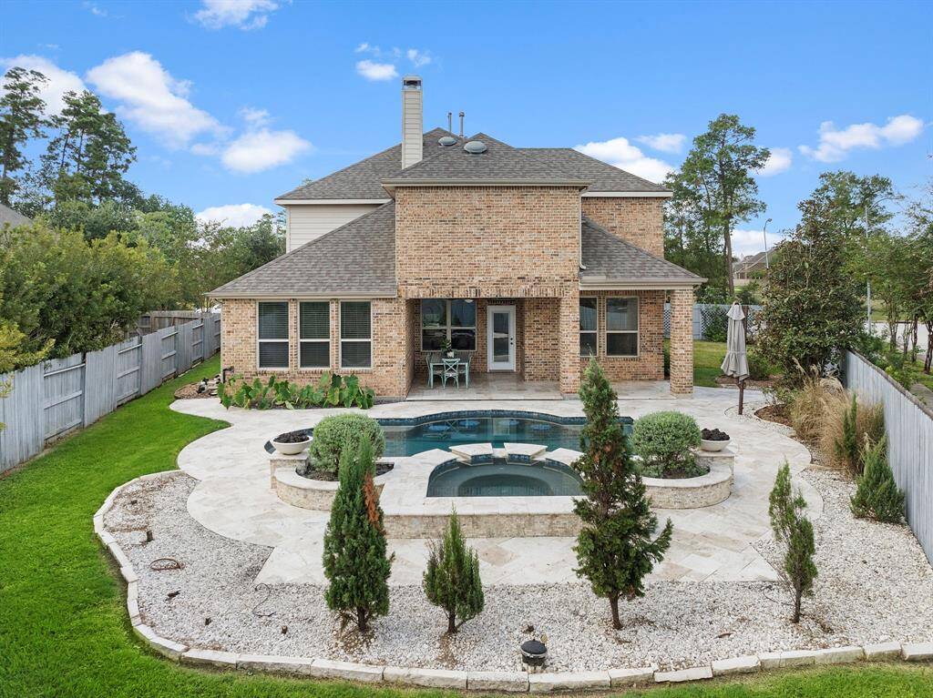 Stunning backyard!