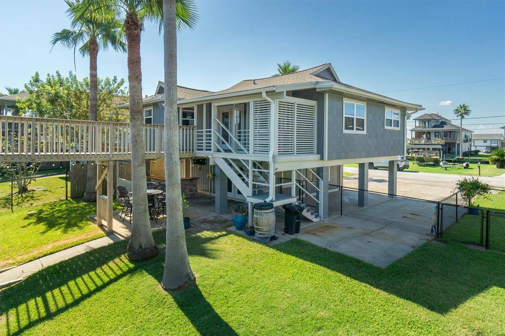 East facing waterfront home with an extra half lot, plenty of parking, room for a pool, tall palm trees and a boathouse/upper party deck